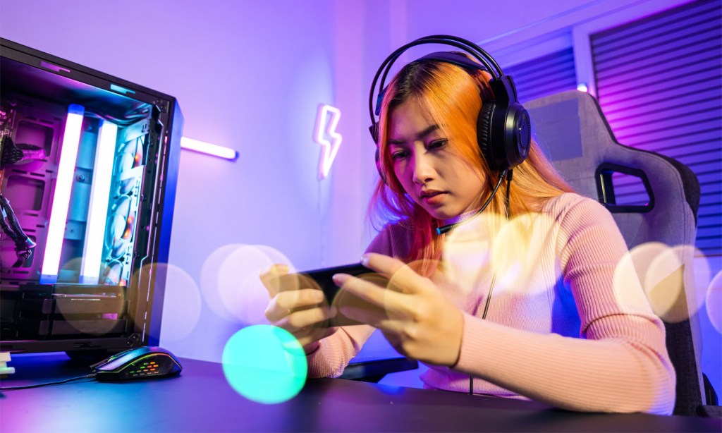 Gamer playing on their phone.