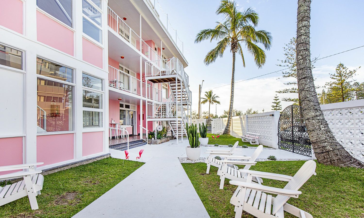 the pink hotel coolangatta
